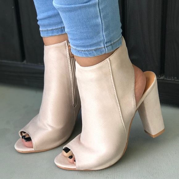 NIB Blush Soft Pink Peep Toe Chic Booties - Picture 2 of 4